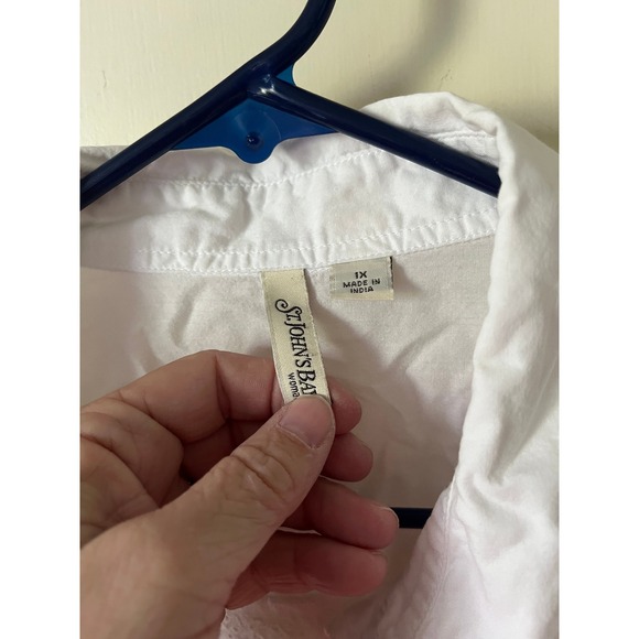 St. Johns Bay Womens 1X White Eyelet Lace Pintuck Short Sleeve Button Up Blouse - Picture 2 of 4